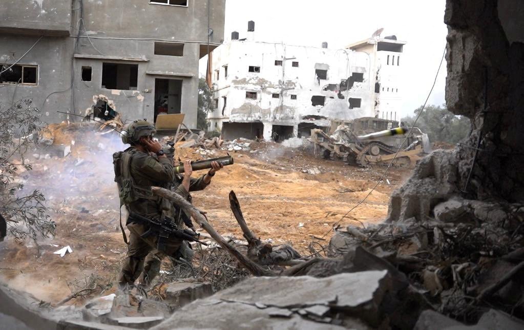 Des soldats israeliens operent dans la bande de gaza