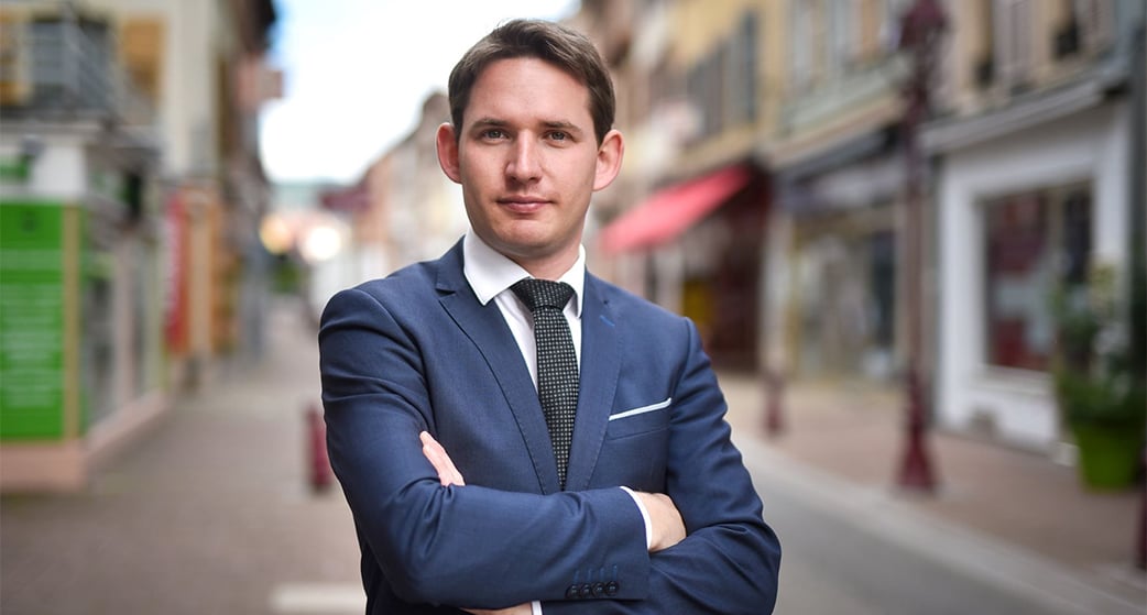 Député LR du Haut-Rhin, Raphaël Schellenberger plaide pour un retour à un État pleinement responsable devant le Parlement.