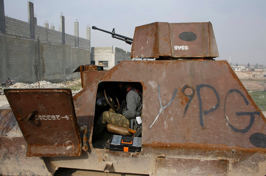 Les kurdes syriens marquent des points face a l'etat islamique