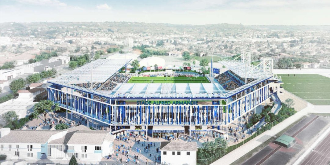 Le nouveau projet prévoit une augmentation des places, une couverture des trois tribunes et une meilleure interconnexion entre elles.