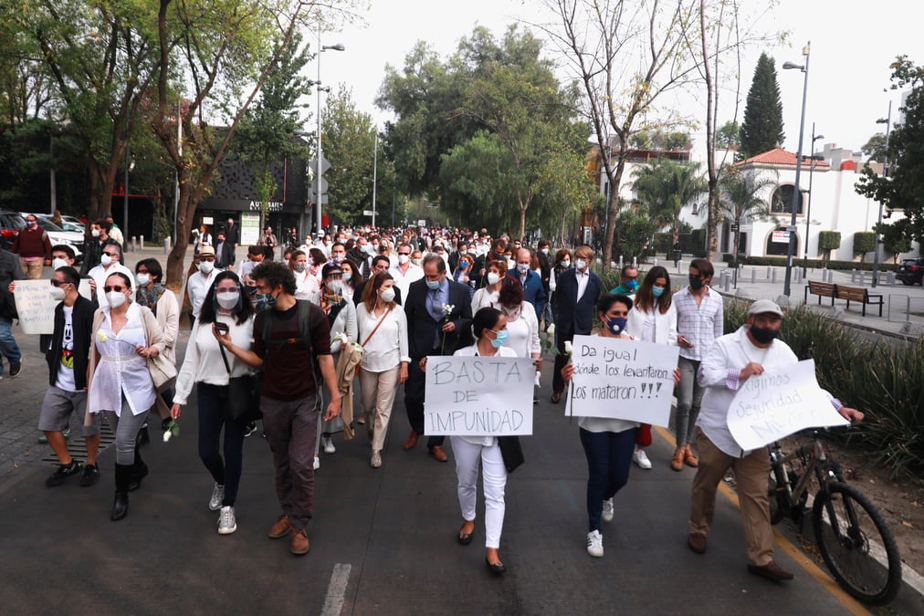 Manifestation au mexique apres l'assassinat d'un homme d'affaires francais