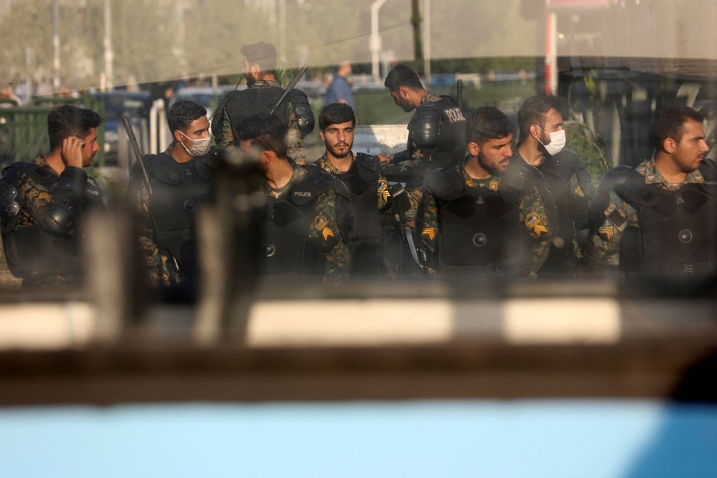 Photo d'archives des forces de police anti-emeute iraniennes dans une rue de teheran