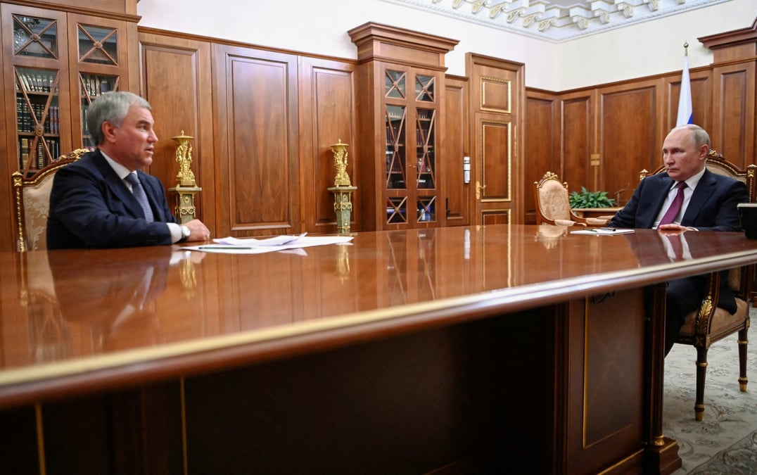 Viatcheslav volodine et vladimir poutine en reunion a moscou
