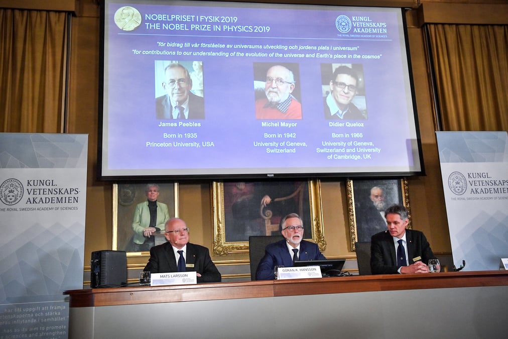 Le nobel de physique decerne aux astronomes peebles, mayor et queloz