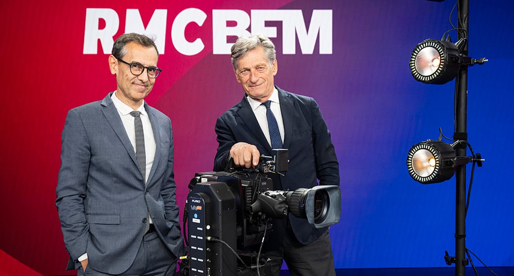 Régis Ravanas (à gauche) quitte son poste de directeur général des activités audio du groupe M6, où il chapeautait RTL, RTL2 et Fun Radio, pour succéder à Nicolas de Tavernost (à droite) à la tête de BFMTV RMC.