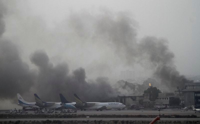 Attaque à l'aéroport de Karachi au Pakistan, 27 morts