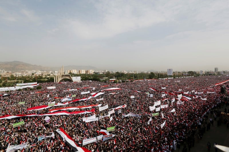 Une foule immense apporte son soutien aux houthis au yemen