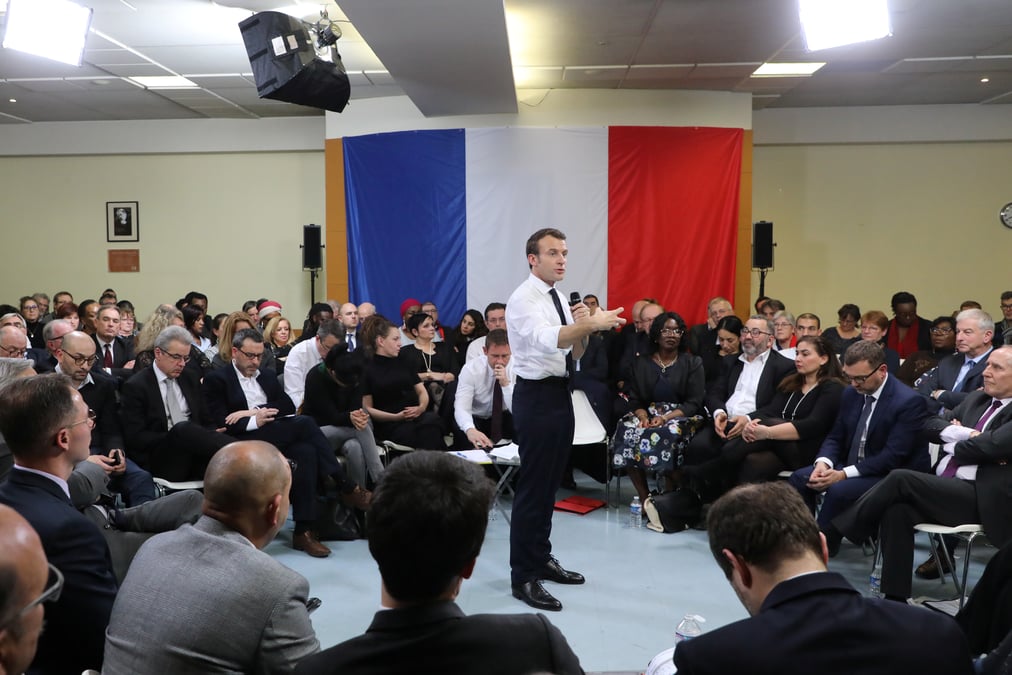 Macron en banlieue, grande absente du "grand debat national"