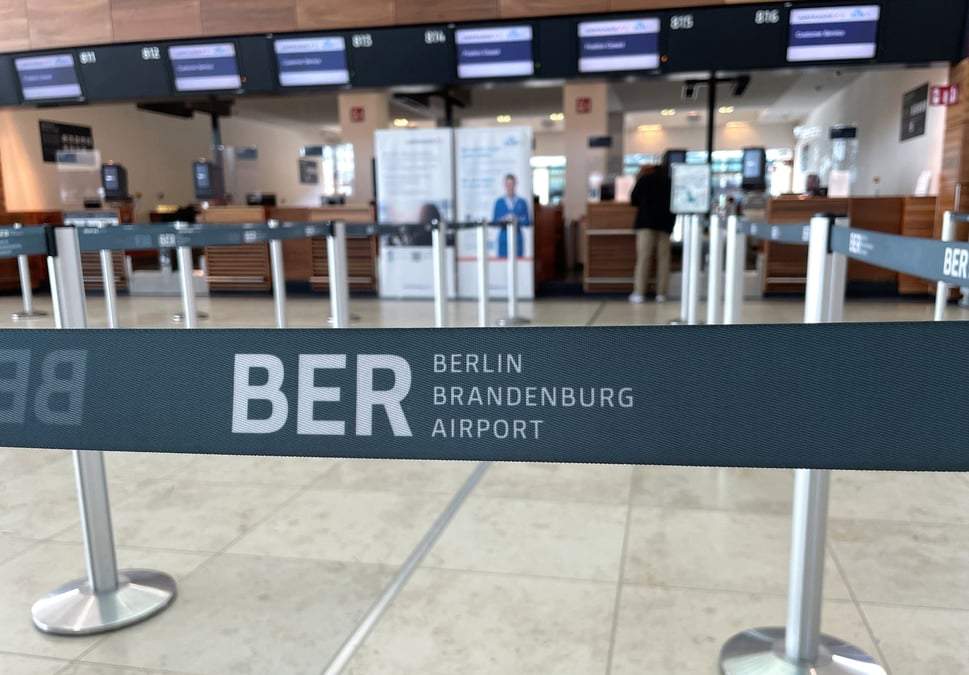 Greve des employes a l'aeroport de berlin brandebourg