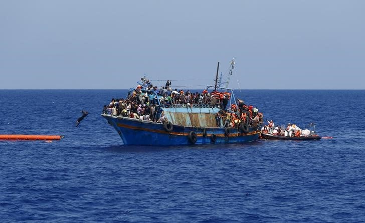 Pres de 475.000 migrants ont franchi la mediterranee cette annee