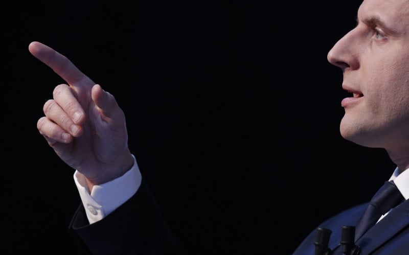 Macron premier dans un sondage, sauf si juppe se presente