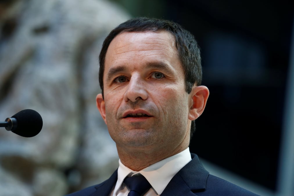 Hamon recoit le soutien de schulz, assume le desaccord avec merkel
