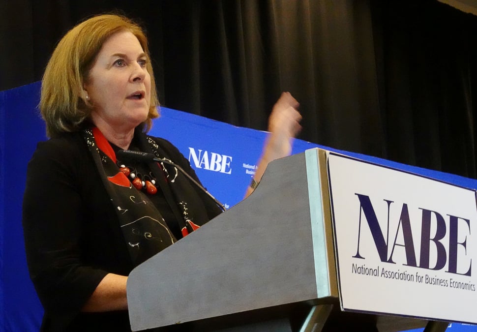 La presidente de la banque federale de reserve de kansas city, esther george, a denver