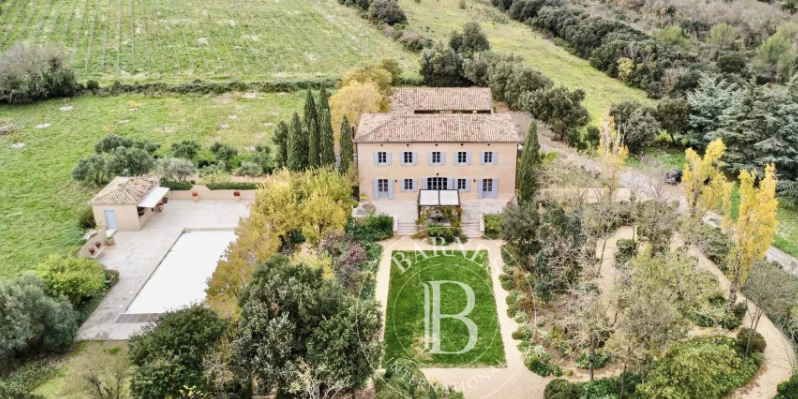 Sur son portail internet, l’agence Barnes Immobilier affiche l’annonce d’une bastide de 318 m2 dans les environs de Montpellier, au prix de 2,5 millions d’euros.
