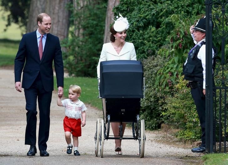 La famille royale britannique denonce l'acharnement des paparazzi pour photographier le prince george
