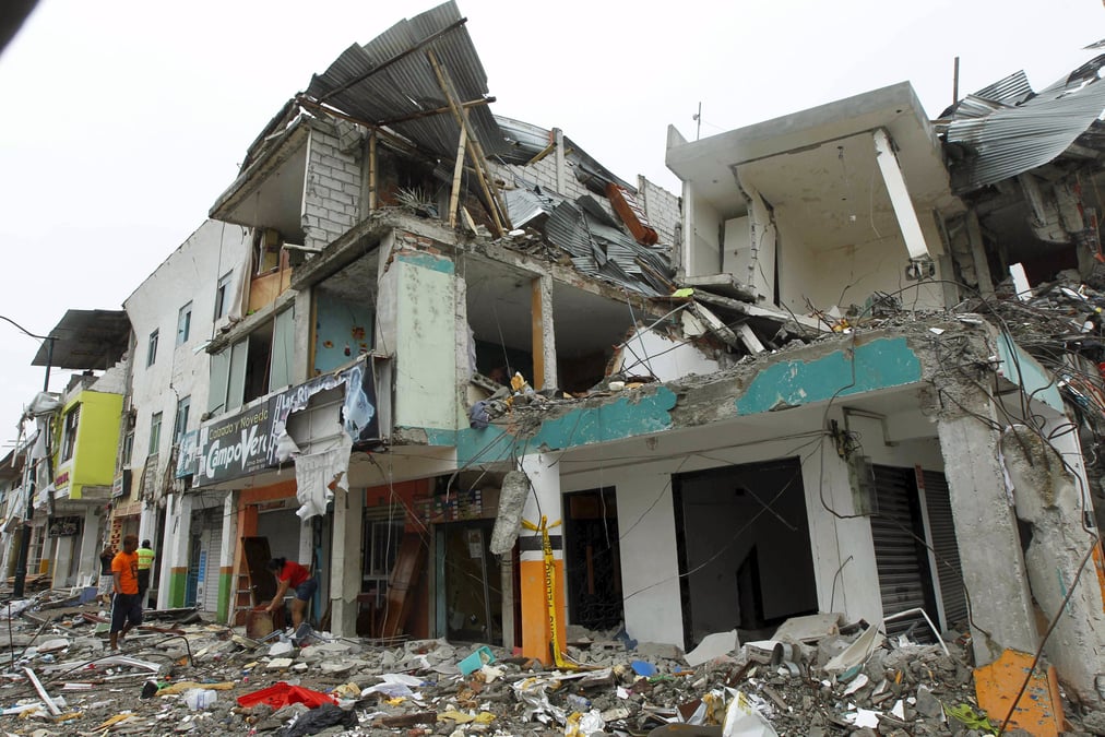 Le bilan du seisme en equateur continue de s'alourdir