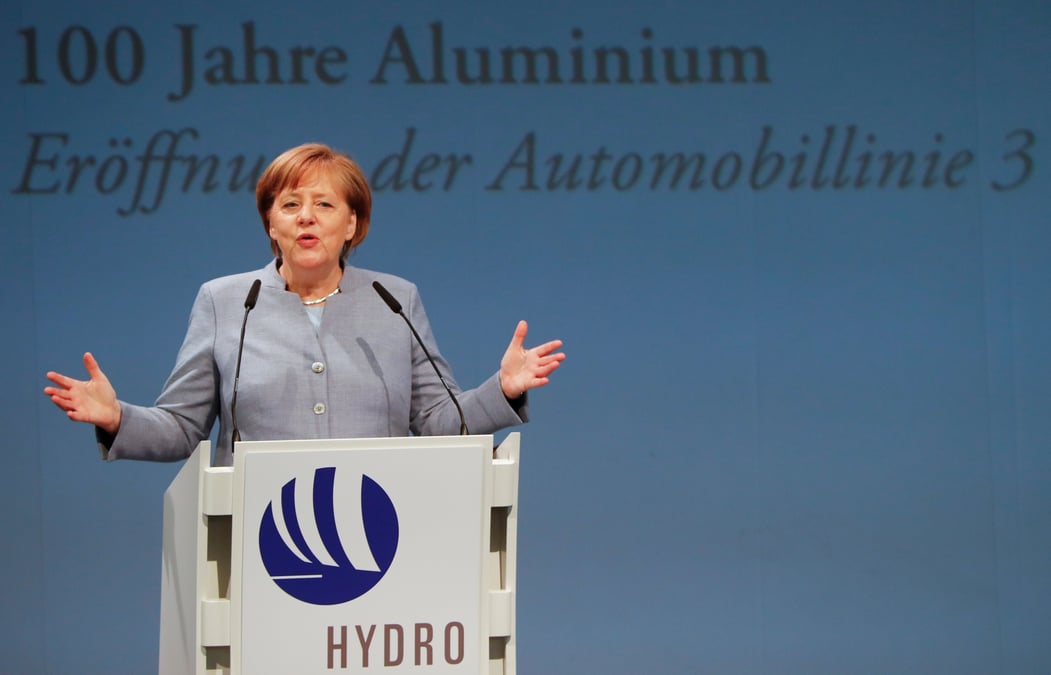 Les conservateurs de merkel maintiennent leur avance sur le spd