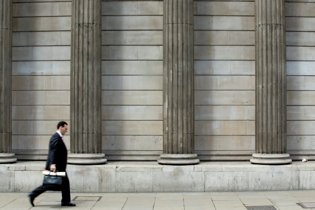 La banque d'angleterre releve son taux directeur, incertitude sur la suite