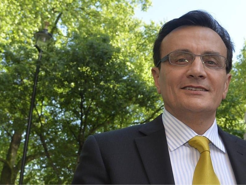 AstraZeneca rehausse ses objectifs après avoir résisté à Pfizer