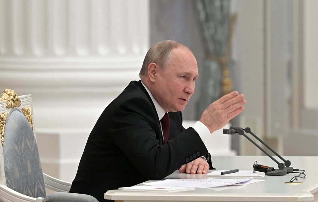 Des troupes russes dans l'est de l'ukraine pour "maintenir la paix"