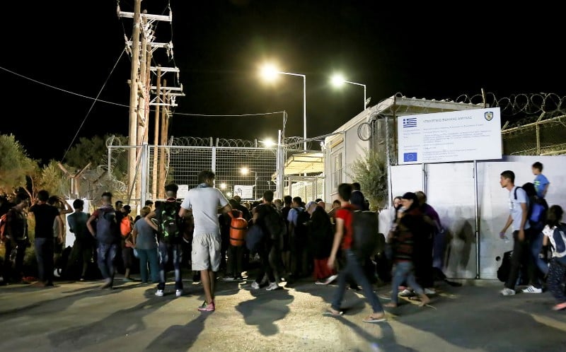 Un camp de refugies prend feu a lesbos