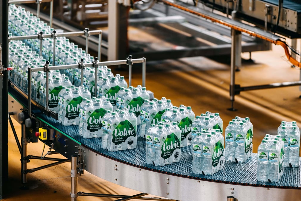 Le référé de trois associations contre l’arrêté préfectoral du 28 avril 2025, autorisant la Société des eaux de Volvic à prélever près de 2,3 millions de mètres cubes d’eau chaque année, être rejeté par le tribunal administratif de Clermont-Ferrand.