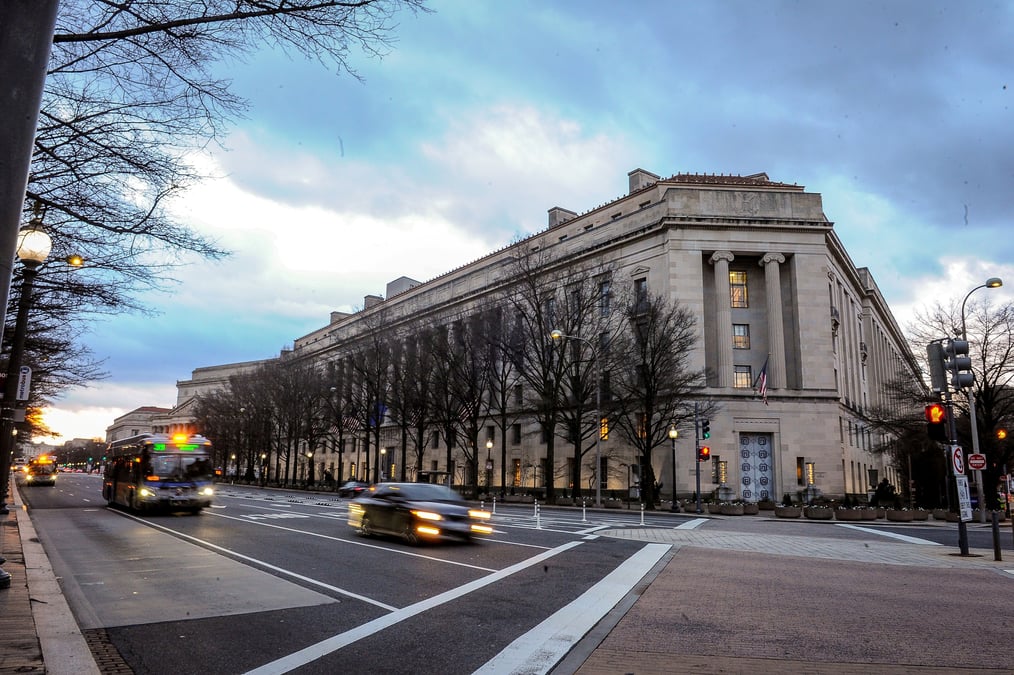 Coronavirus: la justice us enquete sur des transactions financieres d'elus, rapporte cnn