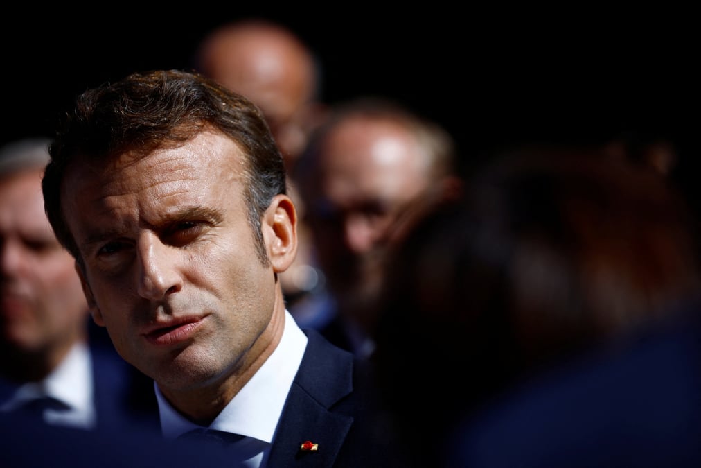 Emmanuel macron visite le parc eolien offshore de saint-nazaire
