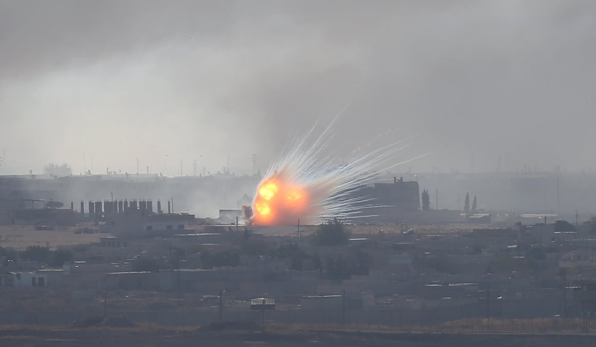 La turquie intensifie ses bombardements autour d'une ville syrienne