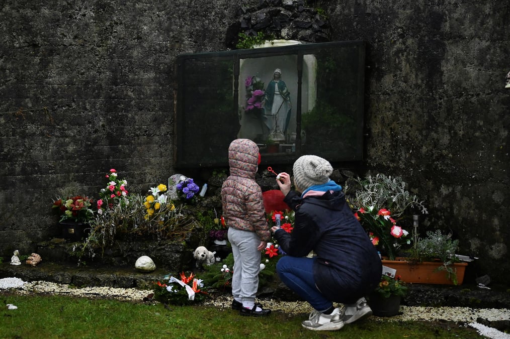 Irlande: rapport accablant sur les "maisons meres-enfants" gerees par l'eglise