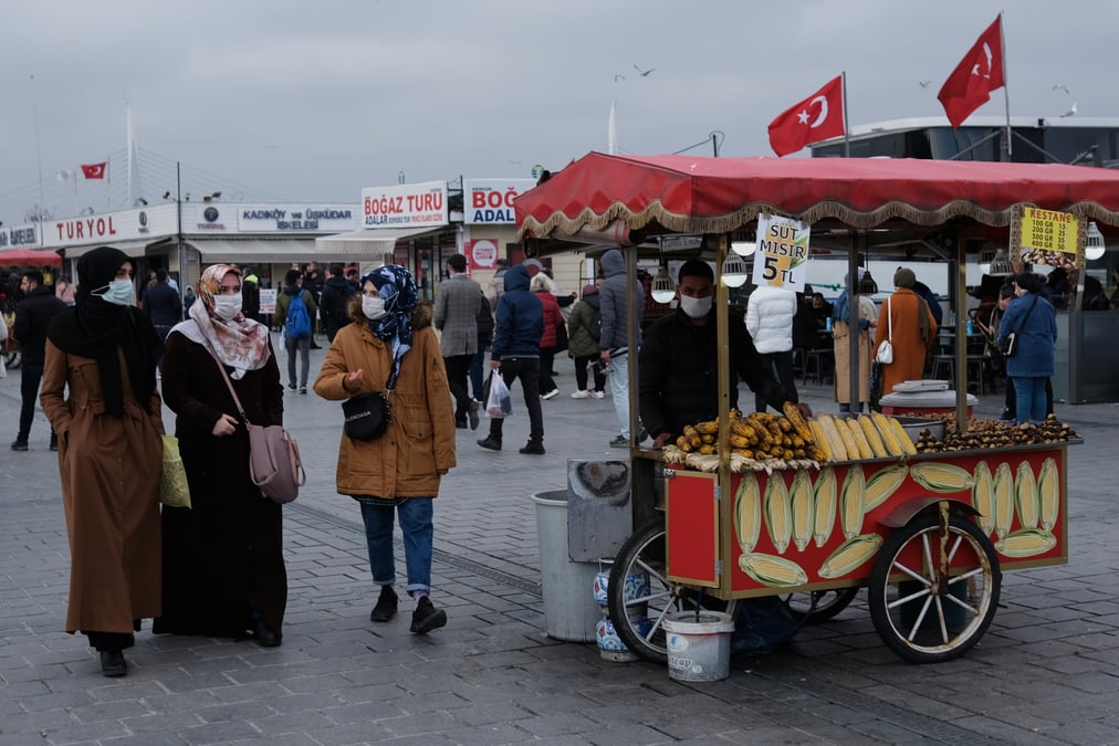 Coronavirus: mesures renforcees en turquie, confinement le week-end