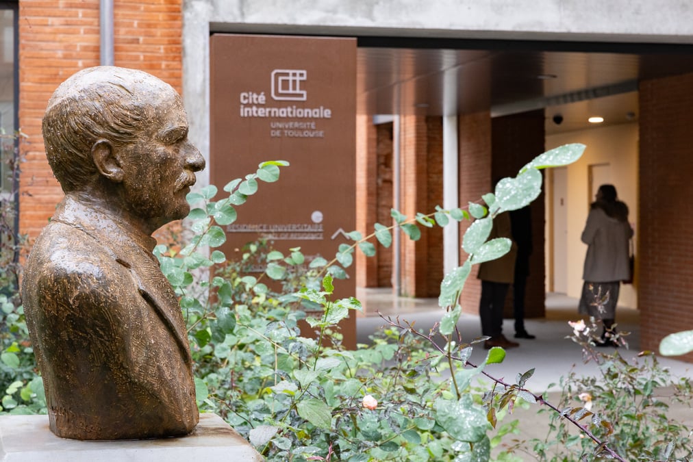 L'Université de Toulouse a ouvert sa Cité internationale, un lieu hybride mêlant une résidence universitaire, des logements de courte durée pour les chercheurs internationaux, un espace de corpoworking et un restaurant.