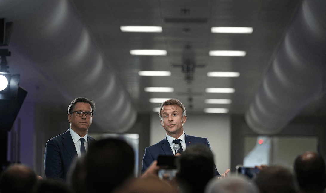 Emmanuel Macron et le PDG de Sanofi, Paul Hudson.