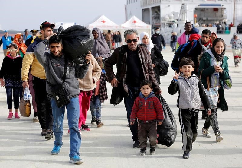 Mille trois cents migrants debarquent dans les ports de sicile