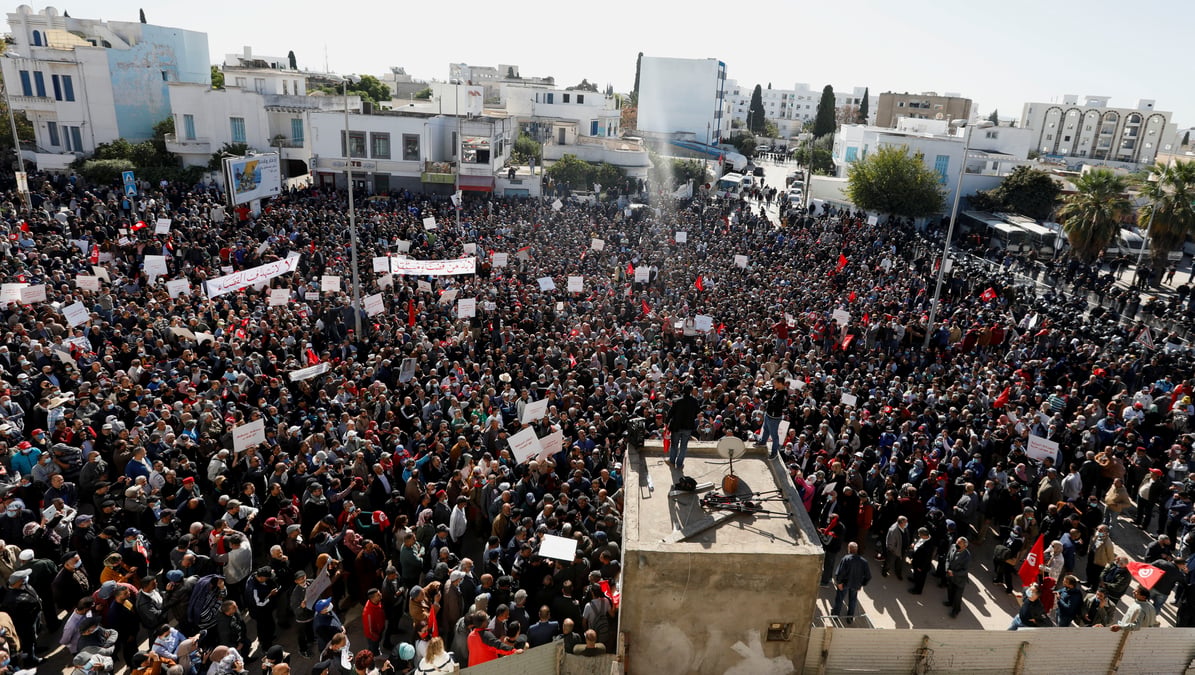 Manifestation en tunisie contre la suspension du parlement