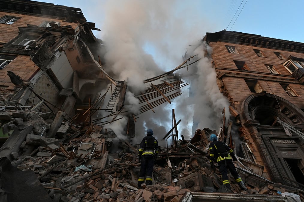 Un immeuble d'habitation fortement endommage par un tir de missile russe, a zaporijjia en ukraine