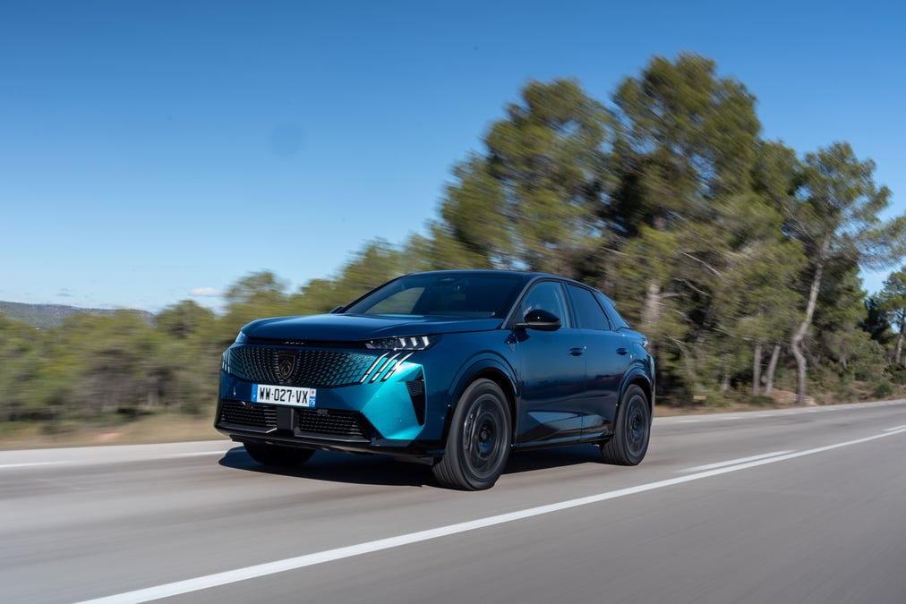 La 3008 a vu ses ventes baisser, en attente de la sortie de sa version électrique prévue pour le deuxième trimestre de l'année.