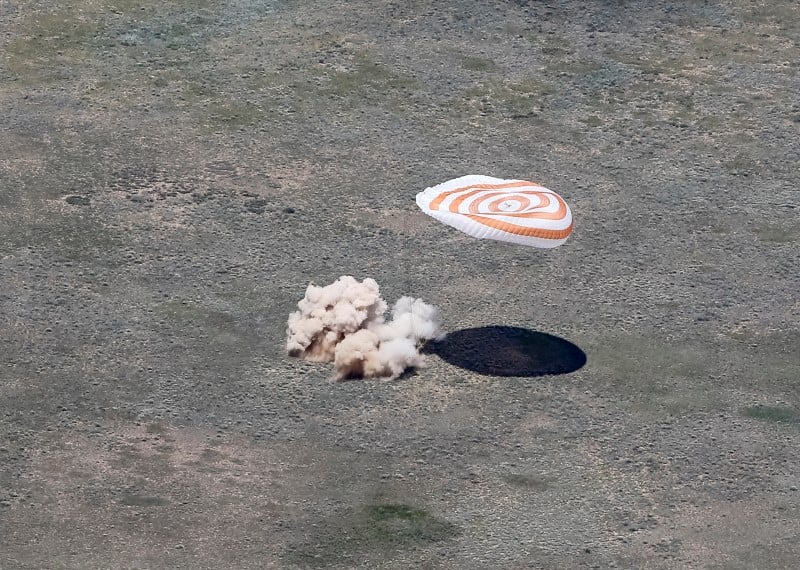 Une capsule soyouz de retour sur terre en provenance de l'iss
