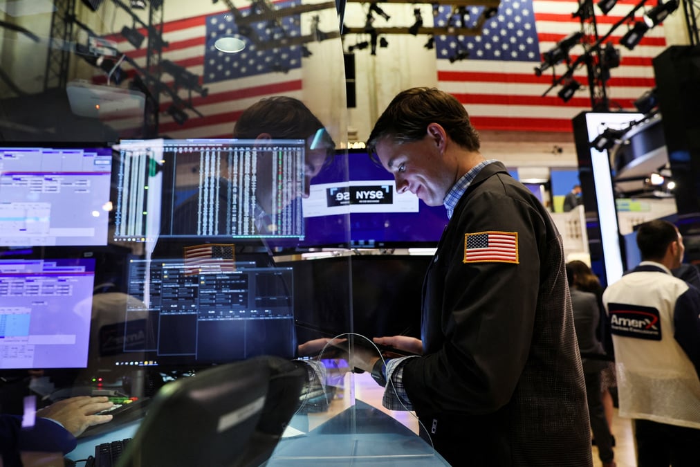 Wall street hesite a l'ouverture, s'interroge sur la strategie de la fed