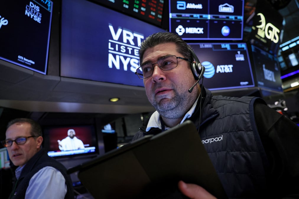 Traders sur le parquet de la bourse de new york