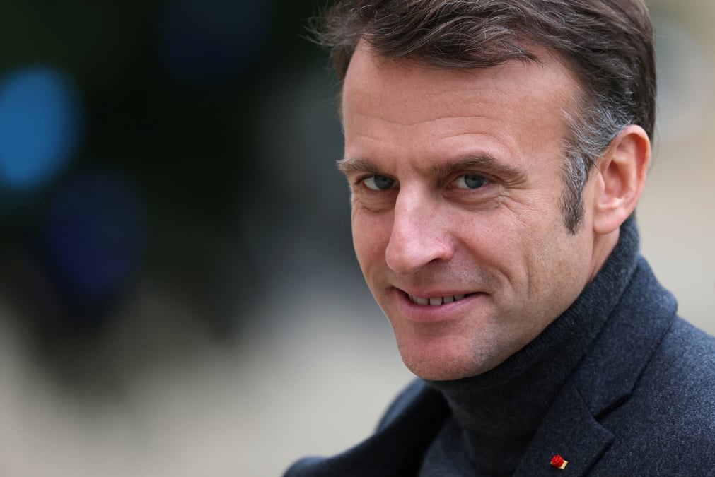 Macron a convie les partis politiques favorables a un compromis mardi, dit l'elysee
