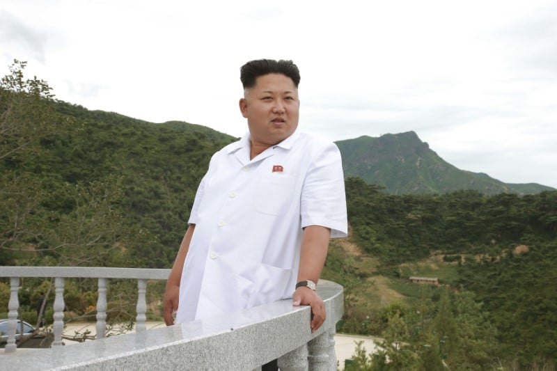 Le dirigeant nord-coreen supervise un test de moteur de fusee