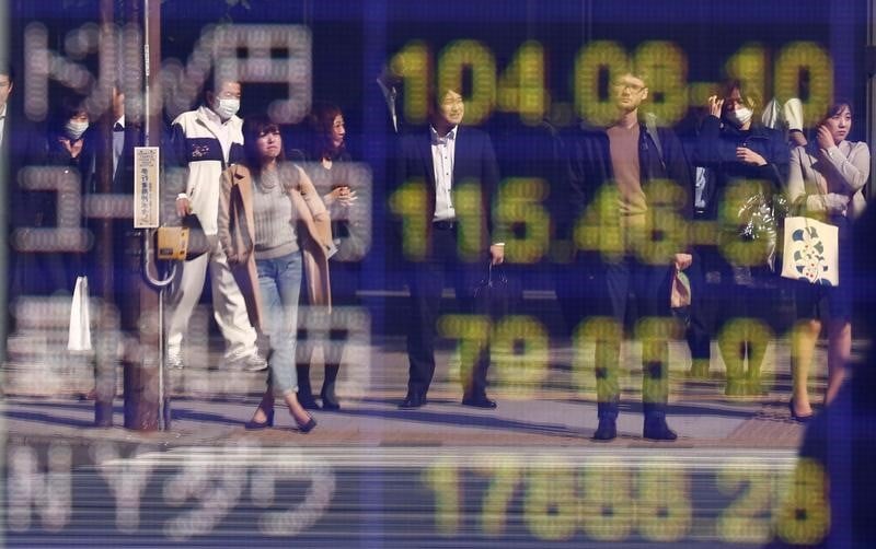 Tokyo finit en hausse