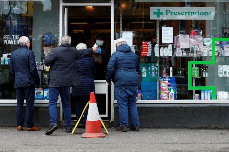 Coronavirus: londres interdit la revente parallele de medicaments