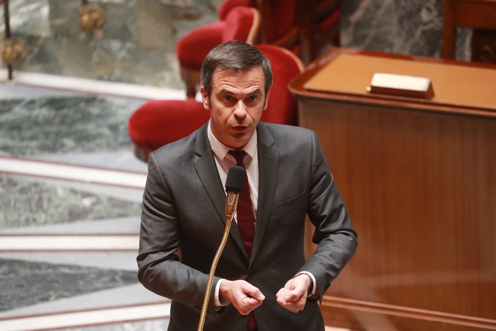 Masques dans la grande distribution: veran tente de desamorcer la polemique
