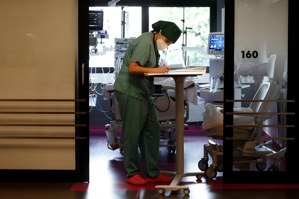 Coronavirus/france: le nombre de personnes hospitalisees repasse au-dessus de 10.000