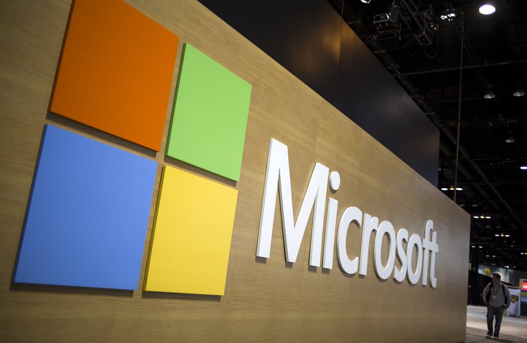 Microsoft et salesforce auraient eu des discussions avancees au printemps