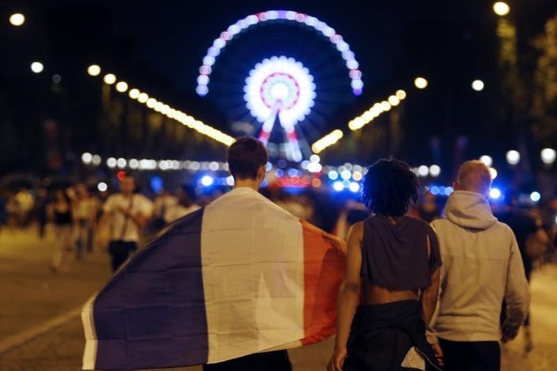 Manuel valls veut tirer une lecon politique du succes des bleus