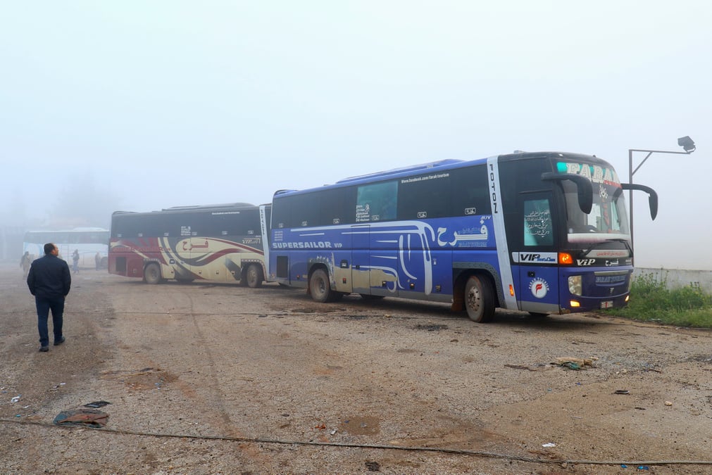Debut de l'evacuation de quatre villes syriennes