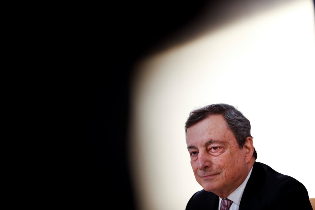 Italie: mario draghi renonce a son salaire de president du conseil